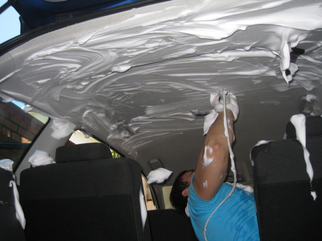 Как почистить салон автомобиля своими руками